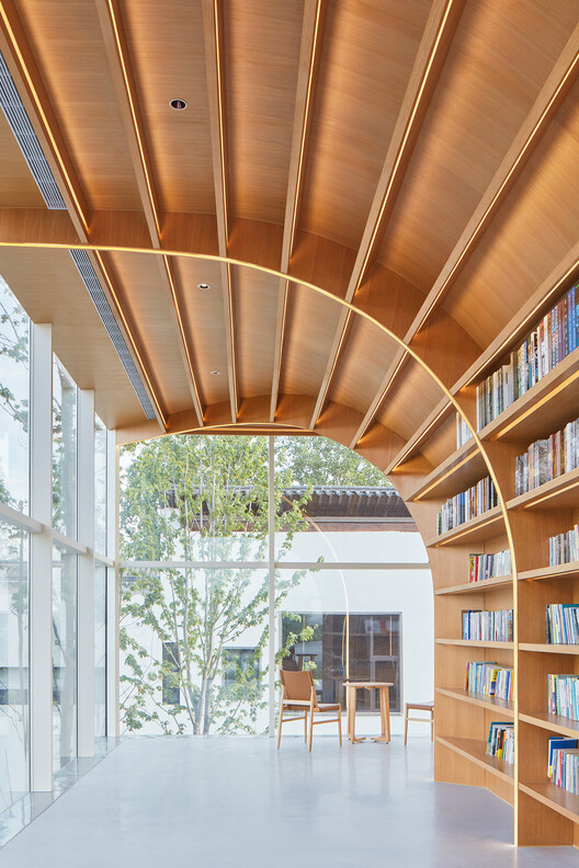 Библиотека Horizon / Протопейзажи - Фотография интерьера, шкаф, стеллажи, балки, фасад