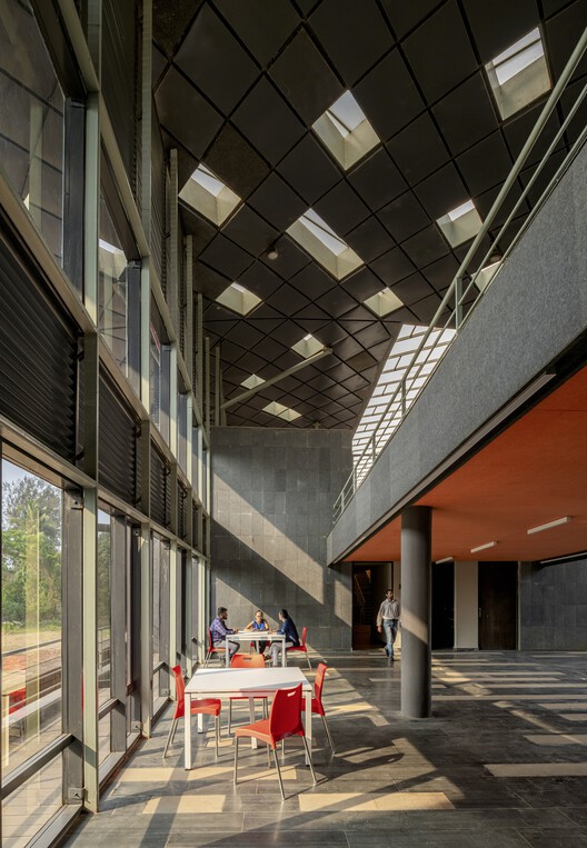 Национальный институт водных видов спорта / M:OFA Studios - Фотография интерьера, окна, фасад, балка