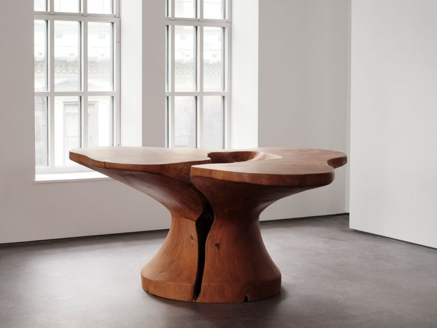 Трехчастный деревянный стол