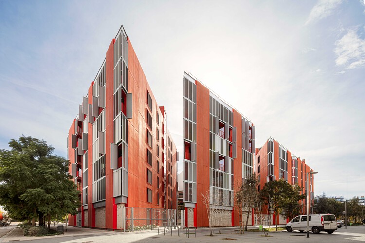 72 объекта социального жилья в Марина-дель-Прат Вермелл / MIAS Architects + Coll-Leclerc Arquitectos – фотография экстерьера, окон, фасада