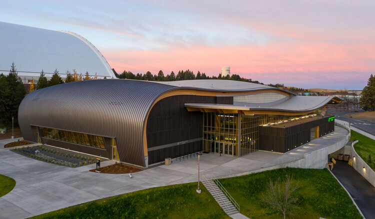 Арена Центрального кредитного союза Университета Айдахо / Архитектура Опсиса — фотография экстерьера, фасад