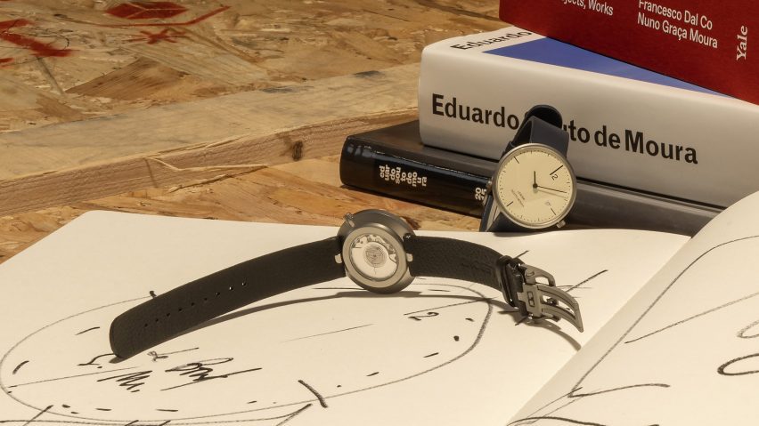 Часы Эдуардо Соуто де Моура