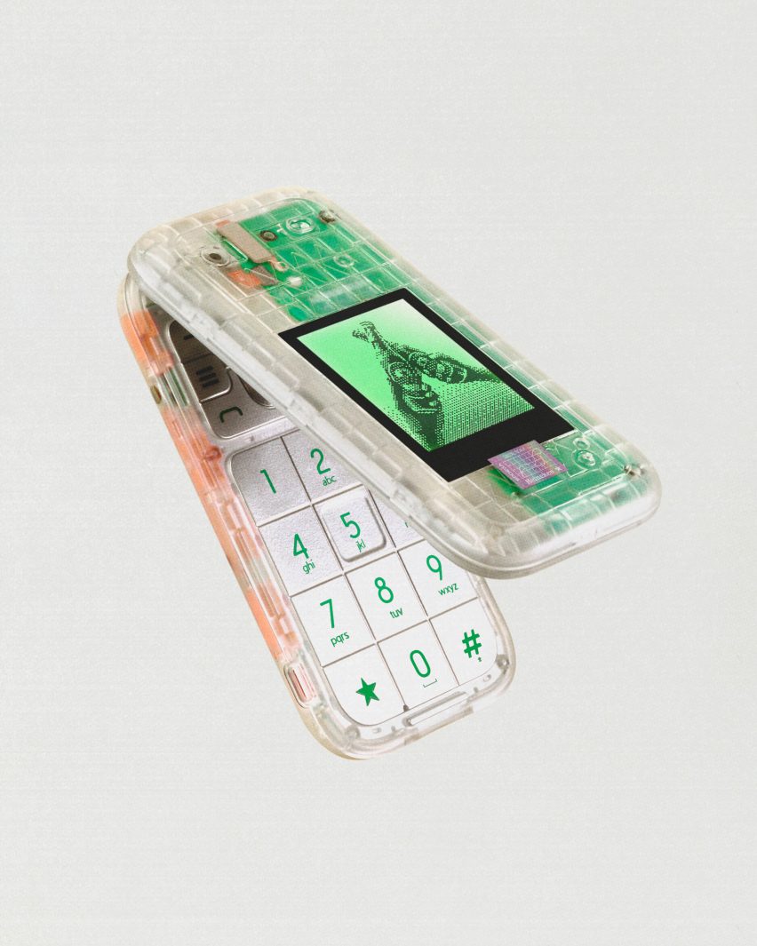 Скучный телефон представлен на Неделе дизайна в Милане