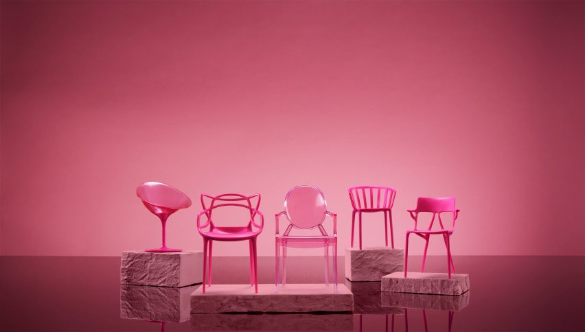 Розовые стулья размером с Барби