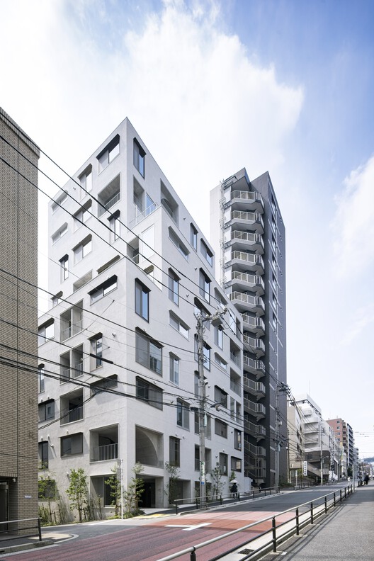 Mikumizaka Flats / Hiroyuki Ito Architects — фотография экстерьера, окон, фасада