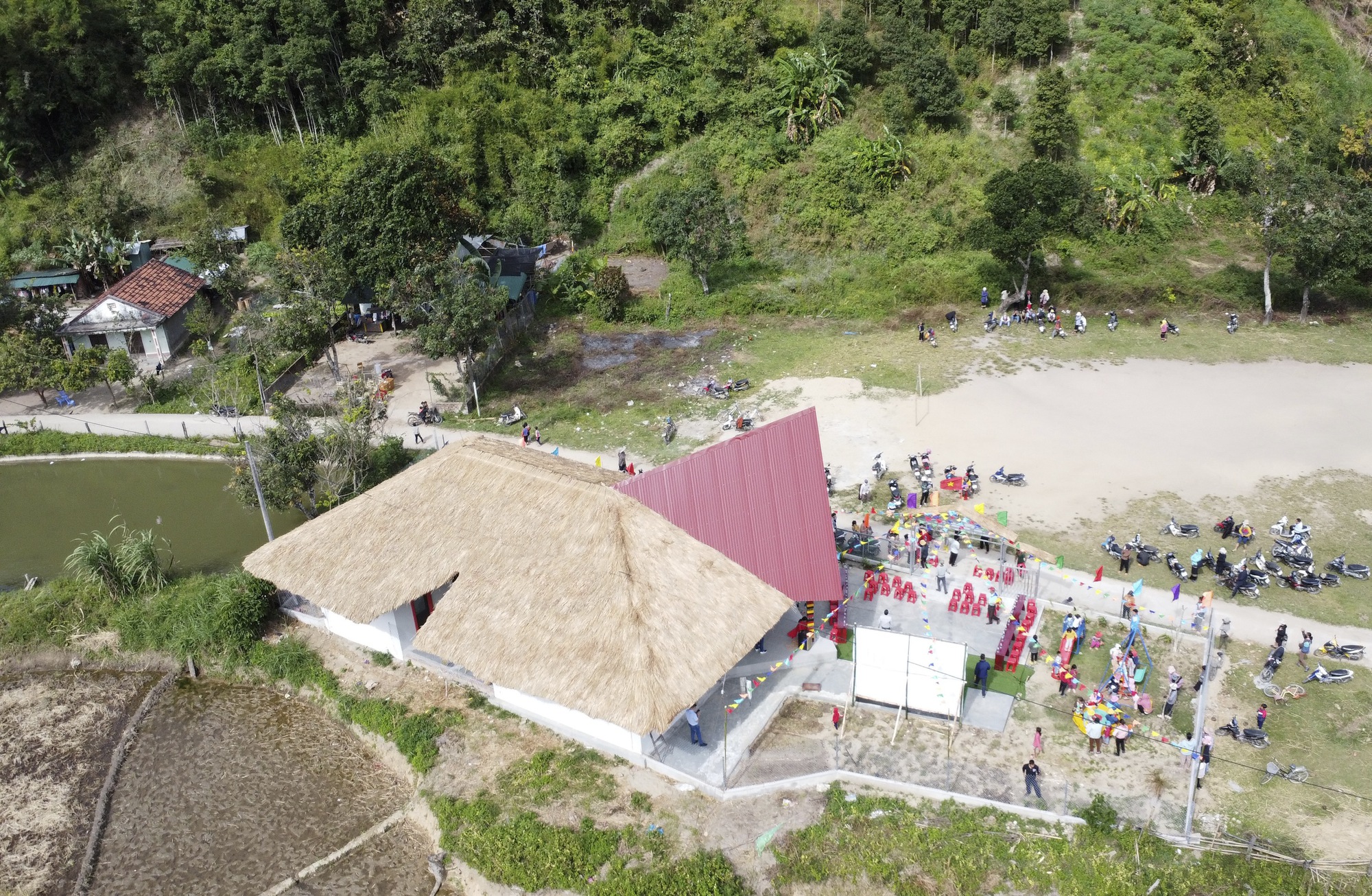 Rooster School / 1+1>2 Architects