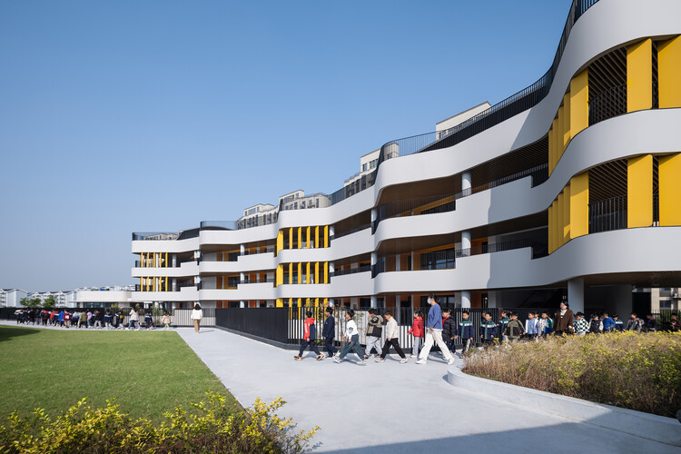 Экспериментальная школа Чонгу / BAU Brearley Architects + Urbanists – Экстерьерная фотография, фасад
