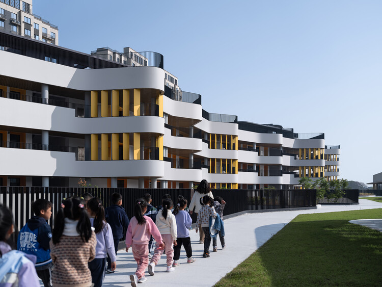 Экспериментальная школа Чонгу / BAU Brearley Architects + Urbanists – Экстерьерная фотография, фасад