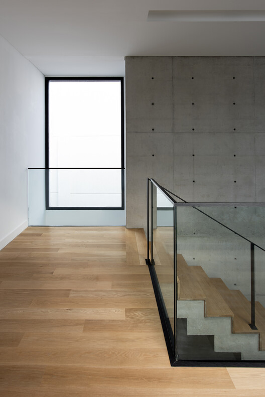 SD28 House / Estudio GMARQ - Фотография интерьера, лестница, окна