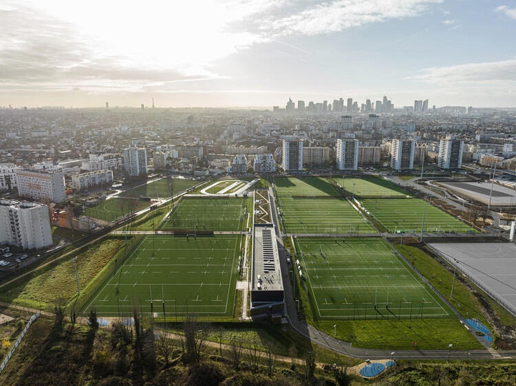 Стадион Ив дю Мануар / OLGGA Architects - Фотография экстерьера, городской пейзаж