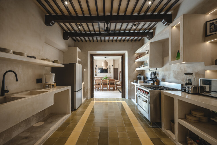 Casa Verde / Richaud Arquitectura - Фотография интерьера, кухня, дерево, столешница