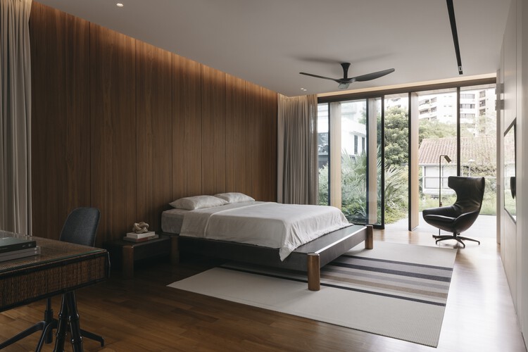 Vale House / Ming Architects — Фотография интерьера, спальня, кровать