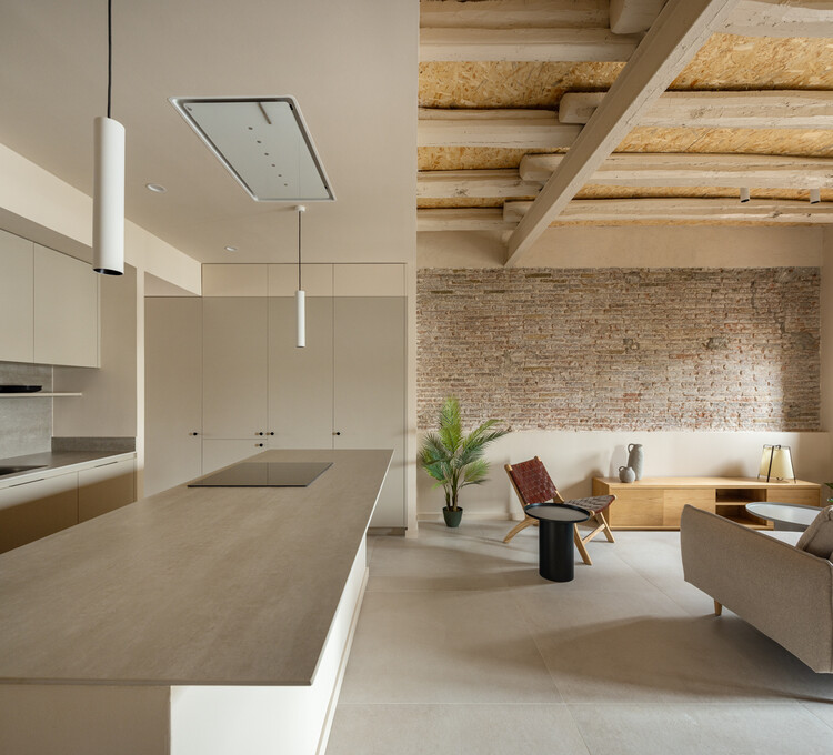   Здание B67 в районе 22@ Барселоны / Nook Architects – Фотография интерьера, гостиная