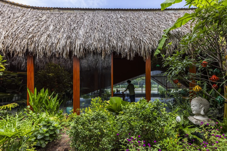 Ресторан Nhà Tú Garden / Long Nguyen Design — фотографии экстерьера