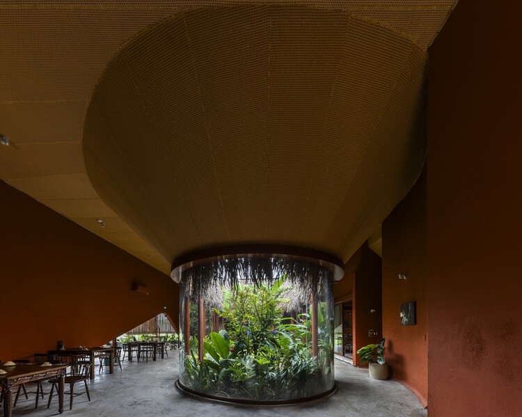 Ресторан Nhà Tú Garden / Long Nguyen Design - Фотография интерьера