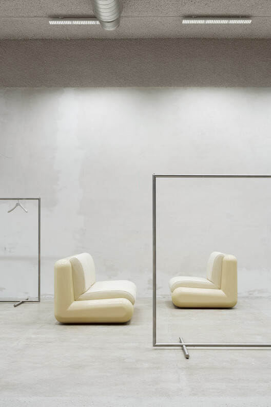Highsnobiety - Unter den Linden / VAUST Studio - Фотография интерьера, гостиная, стул