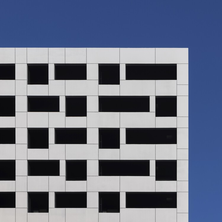 МОНОХРОМ в жилом комплексе Фукуока / SAKO Architects - Фотография экстерьера