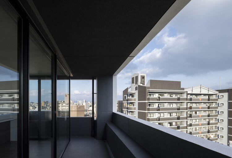 МОНОХРОМ в ЖК Фукуока / SAKO Architects - Фотография интерьера, окон, фасада