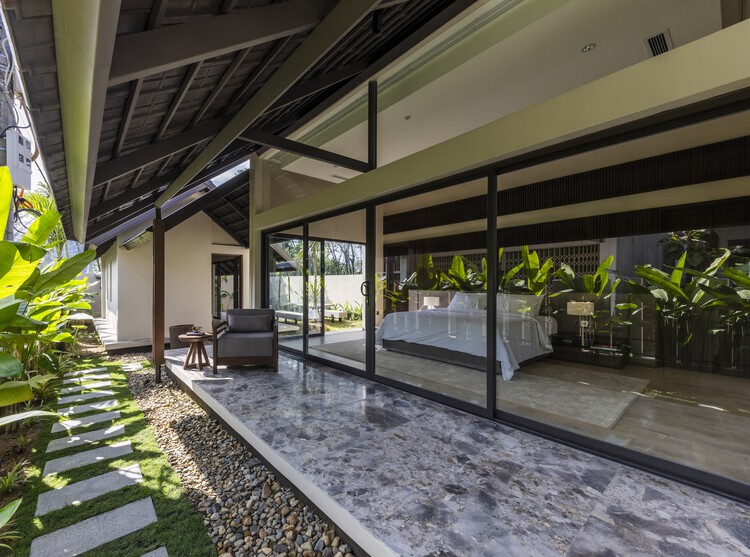 HA Garden House / Pham Huu Son Architects — Фотография интерьера, окна