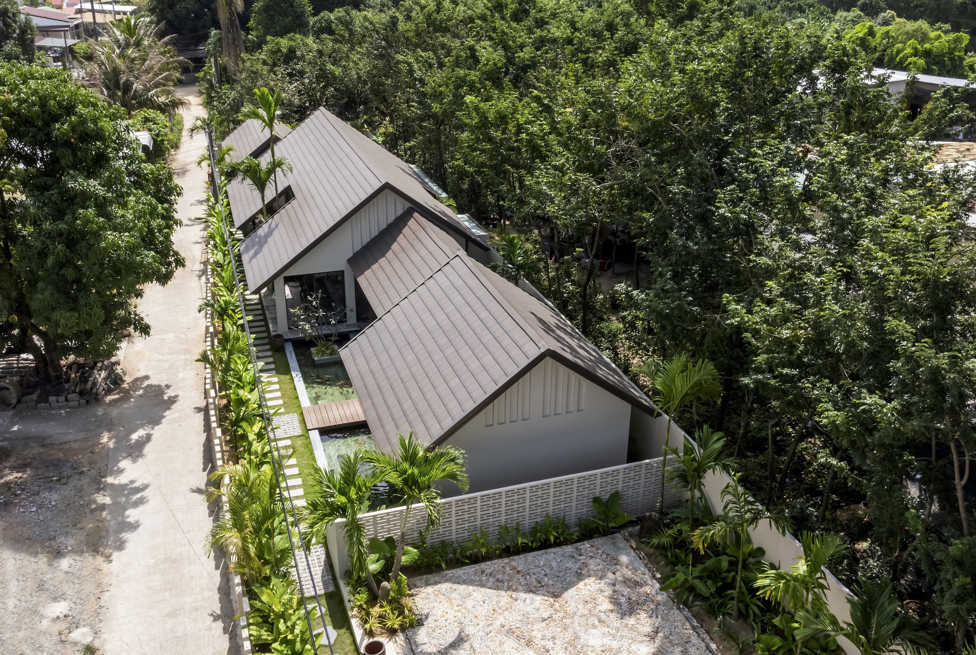 HA Garden House / Pham Huu Son Architects
