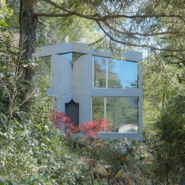 Celoria Architects проектирует бетонный дом как «массивный примитивный объект»