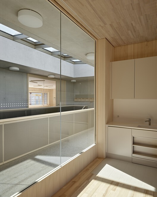 Начальная школа Бютшвиль / Illiz Architektur — Фотография интерьера, кухни, столешницы