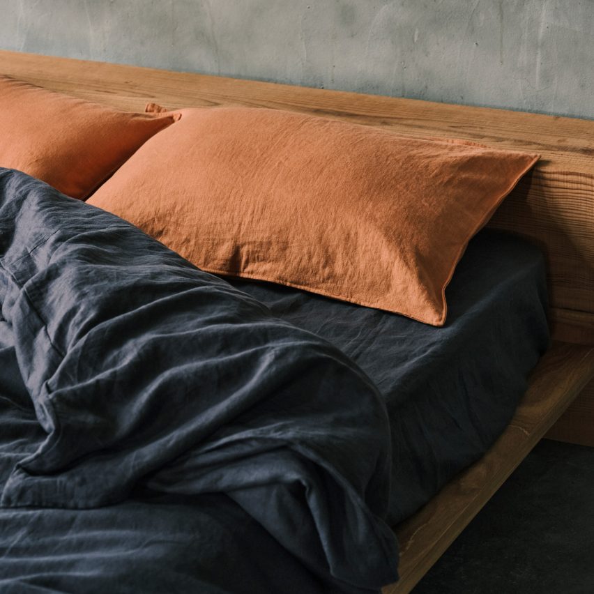 Кровать Majoate с подушками