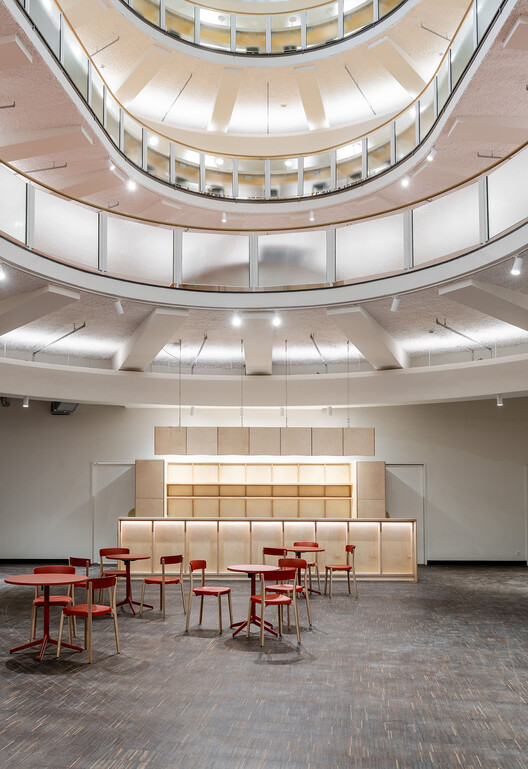 Campus Opera / B-architecten — Фотография интерьера, стул, окна
