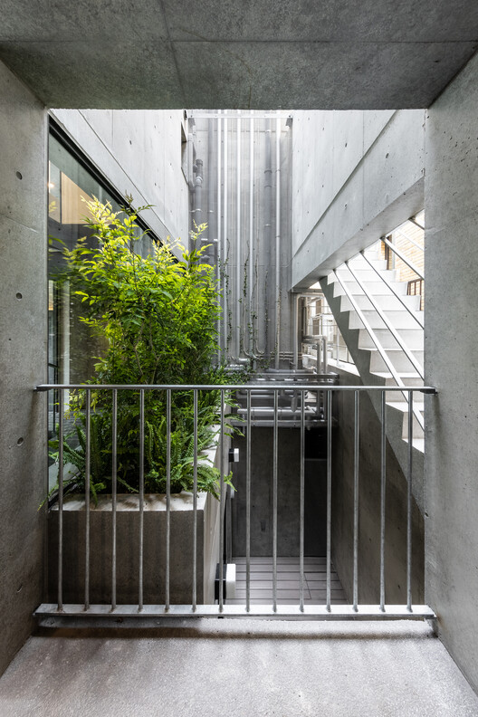 Жилой дом AUBE Toranomon / ЭТНОС - Фотография интерьера, лестницы, перила