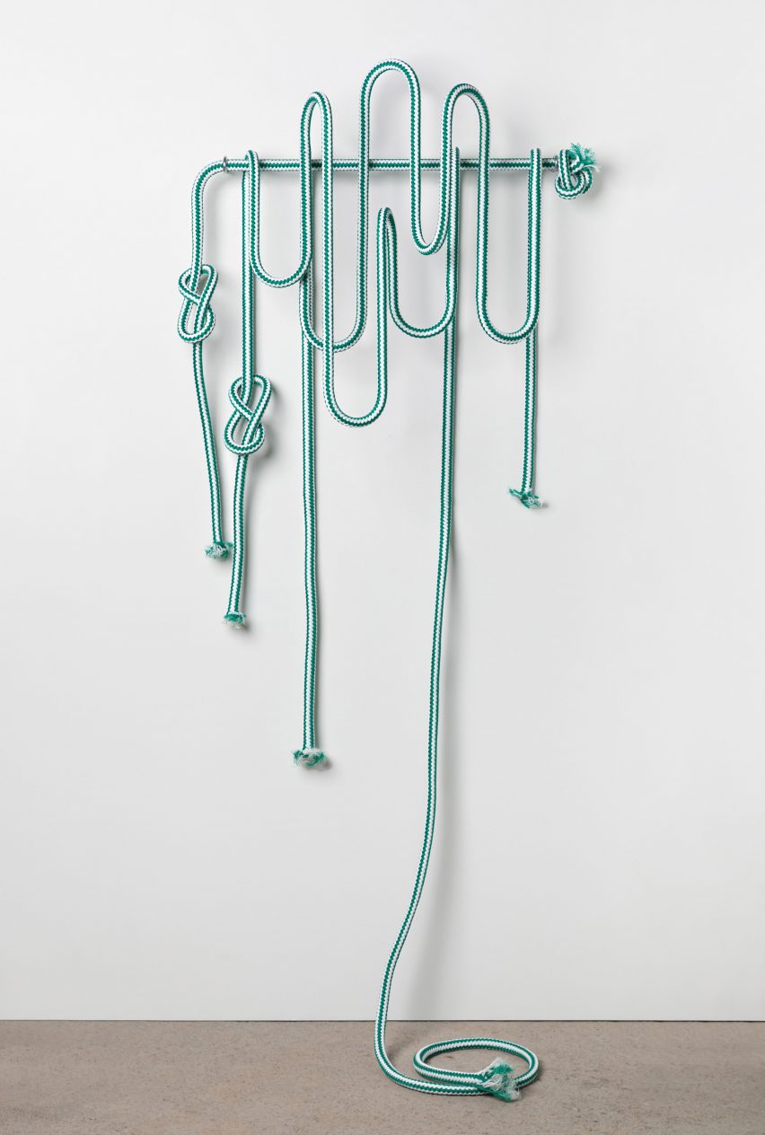 Вешалка-петля от Торунна Арнадоттира с выставки Hæ/Hi на DesignMarch