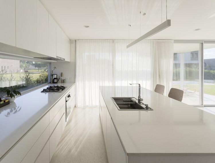 Дом в Санта-Эмилии / Анибал Биццотто + Бруно Сирабо - Фотография интерьера, кухни, столешницы
