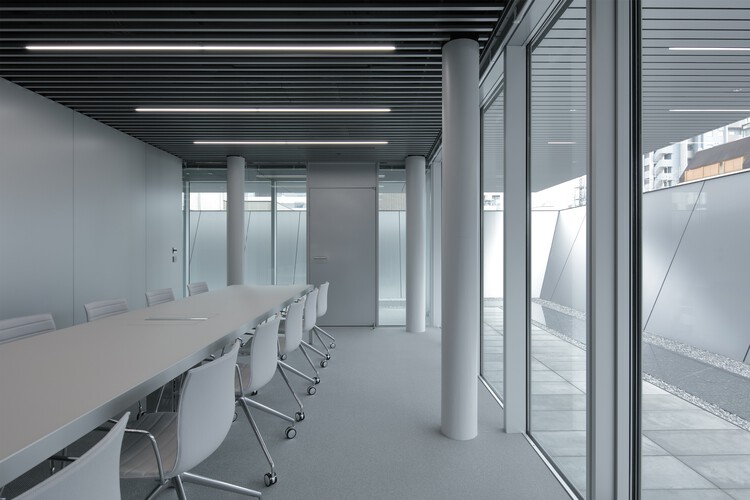 Офисное здание штаб-квартиры MONOSPINAL / Makoto Yamaguchi Design - Фотография интерьера, стул