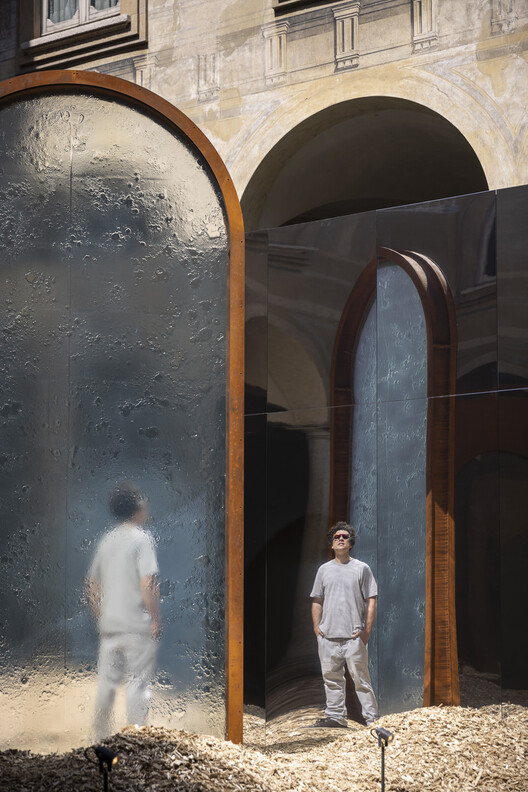 «Re/Creation» от Lasvit представляет собой плавленое стекло ручной работы различных текстур и форм — изображение 2 из 14