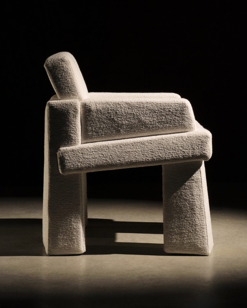 «12 стульев для медитации» Андреса Райзингера для Nilufar