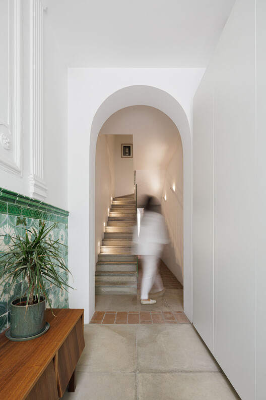 House Possidónio da Silva 37 / Fragmentos - Фотография интерьера, лестница
