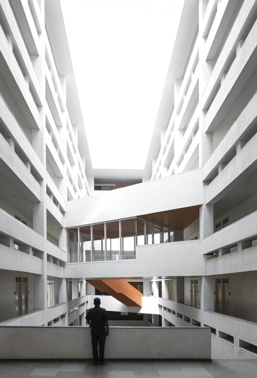 Студенческое общежитие Технологического института Веермата Джиджабай / MO-OF - Фотография интерьера, фасада, окон