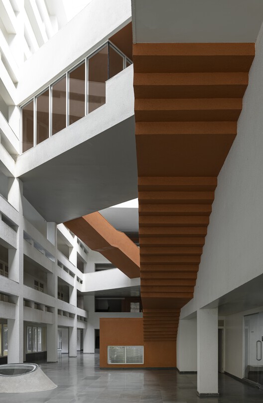 Студенческое общежитие Технологического института Веермата Джиджабай / МО-ОФ — изображение 16 из 30