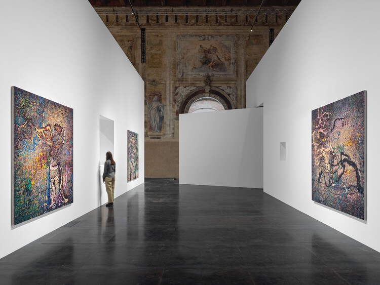 Тадао Андо превращает историческую Большую школу в Венеции в выставку, посвященную художнику Цзэн Фаньчжи – Изображение 5 из 9