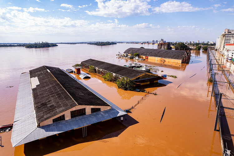 Наводнения в Риу-Гранди-ду-Сул: трагедия неустойчивых городов – изображение 2 из 16