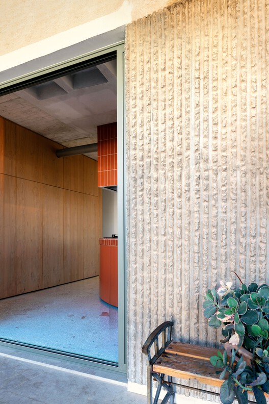 Трехобъектная квартира / DeMachinas + Elina Loukou - Фотография интерьера, дверь