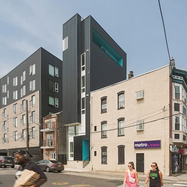 ISA строит узкий жилой дом с металлической обшивкой в ​​Филадельфии