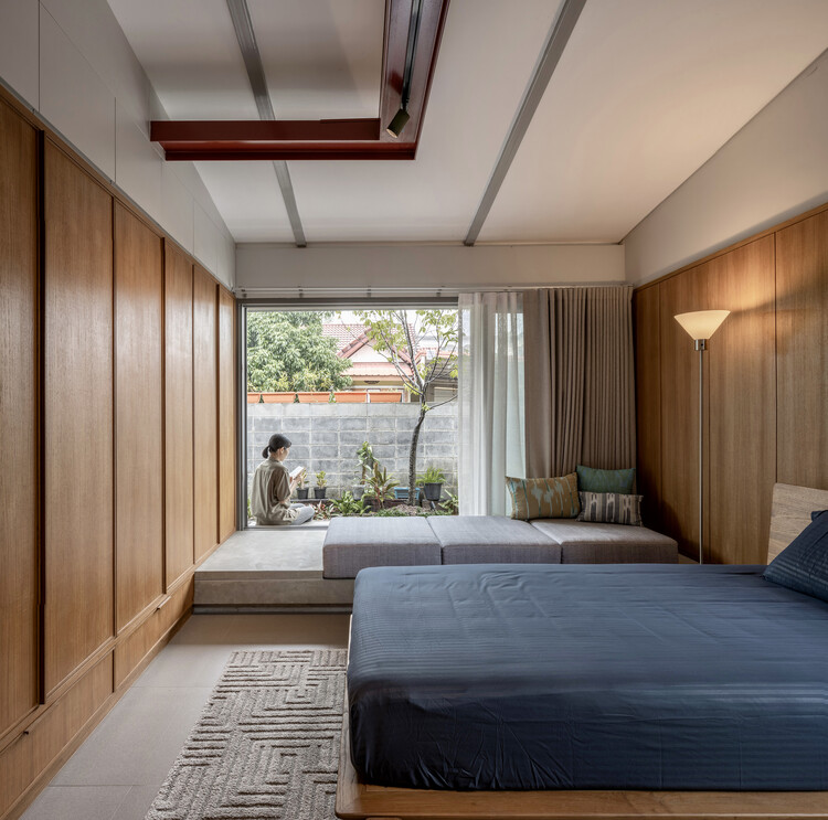 EE House / WOS Architects — Фотография интерьера, спальня, кровать