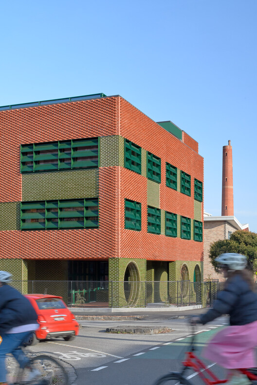 Начальная школа Клифтон-Хилл / Jackson Clements Burrows Architects — фотография экстерьера, окон, фасада