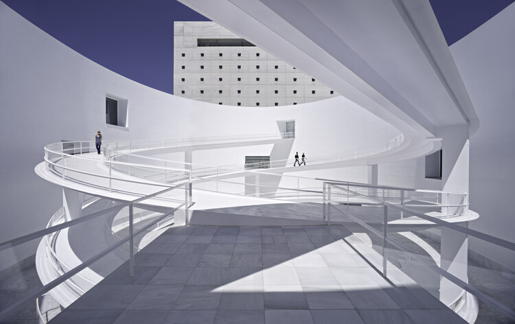 Архитектор Альберто Кампо Баэса и профессор хронобиологии Тилль Рённеберг получают премию Daylight Award 2024 — изображение 21 из 26