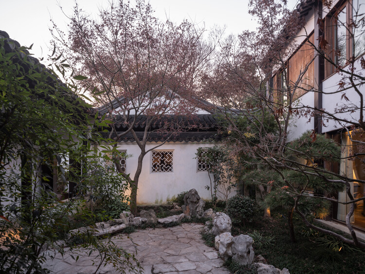 Дом Цзяннань Чангюань в Сучжоу / Atelier Deshaus - Фотография экстерьера, окна, сад