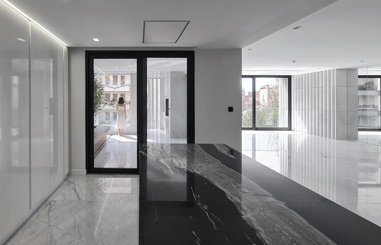 Жилой дом Sayeh / Ali Haghighi Architects - Фотография интерьера, стекло