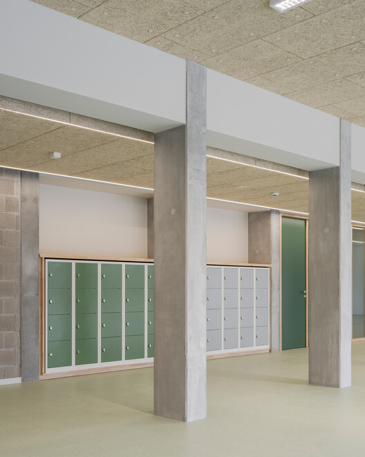 Кампус VTS Sint-Niklaas / STYFHALS Architecten - Фотография интерьера, фасада, колонны