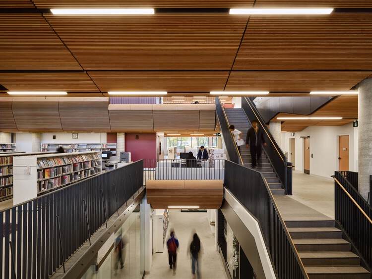 Публичная библиотека Торонто – Филиал Альберта Кэмпбелла / LGA Architectural Partners – Фотография интерьера, кухни, лестницы, перил