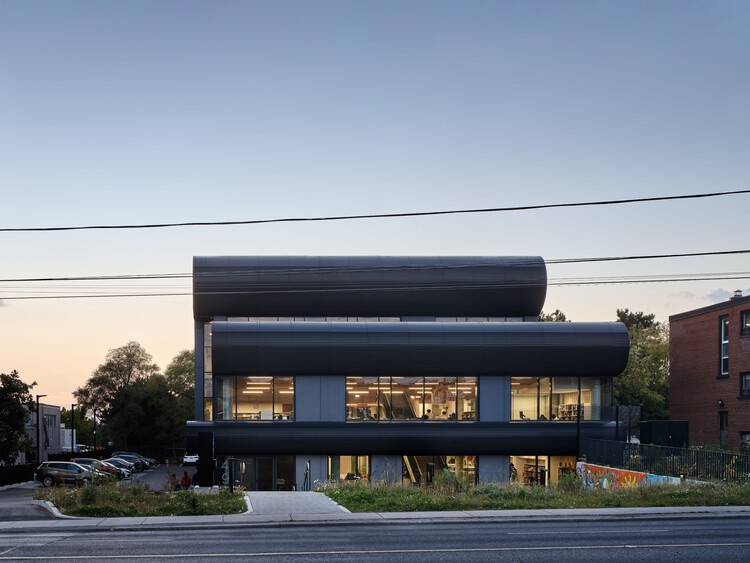 Публичная библиотека Торонто – Филиал Альберта Кэмпбелла / LGA Architectural Partners – Фотография экстерьера, фасада, окон