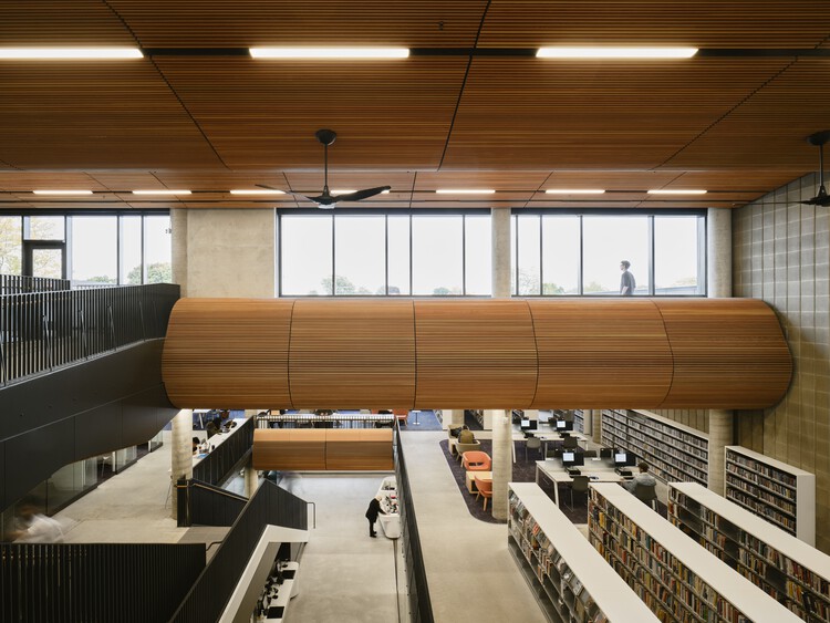 Публичная библиотека Торонто – Филиал Альберта Кэмпбелла / LGA Architectural Partners – Фотография интерьера, кухни, окон